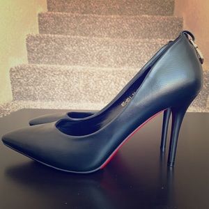 Gorgeous black stilettos with red sole